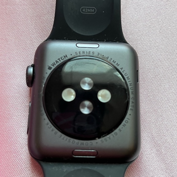 Apple Watch Series 3 42 Inch Aluminum - Picture 3 of 5